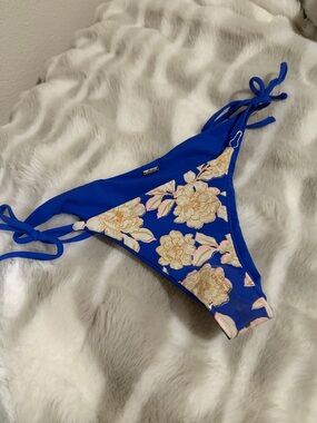 MAAJI NWT Reversible Floral Tie-Side Bikini Bottom